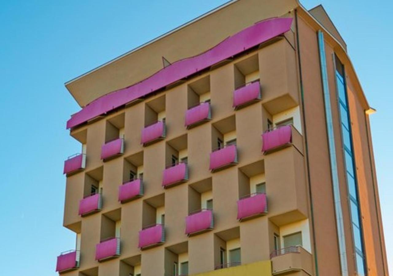 Hotel Atlantic Vista Mare 페자로 외부 사진