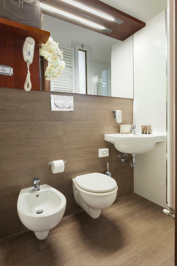 Hotel Atlantic Vista Mare 페자로 외부 사진