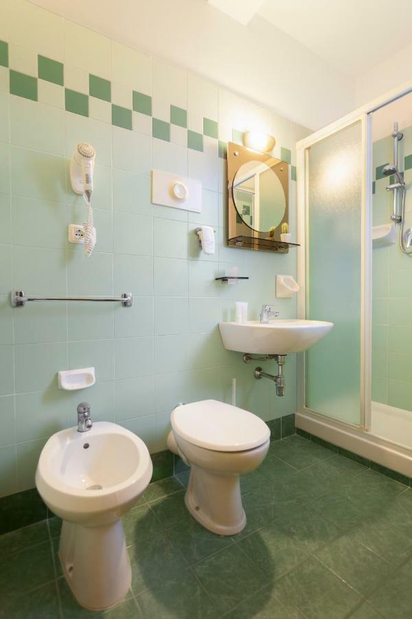 Hotel Atlantic Vista Mare 페자로 외부 사진