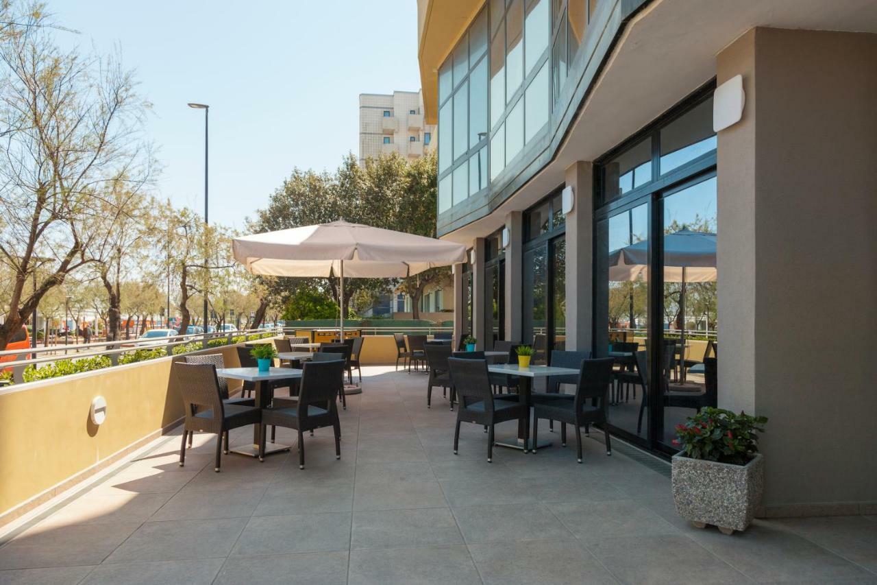 Hotel Atlantic Vista Mare 페자로 외부 사진