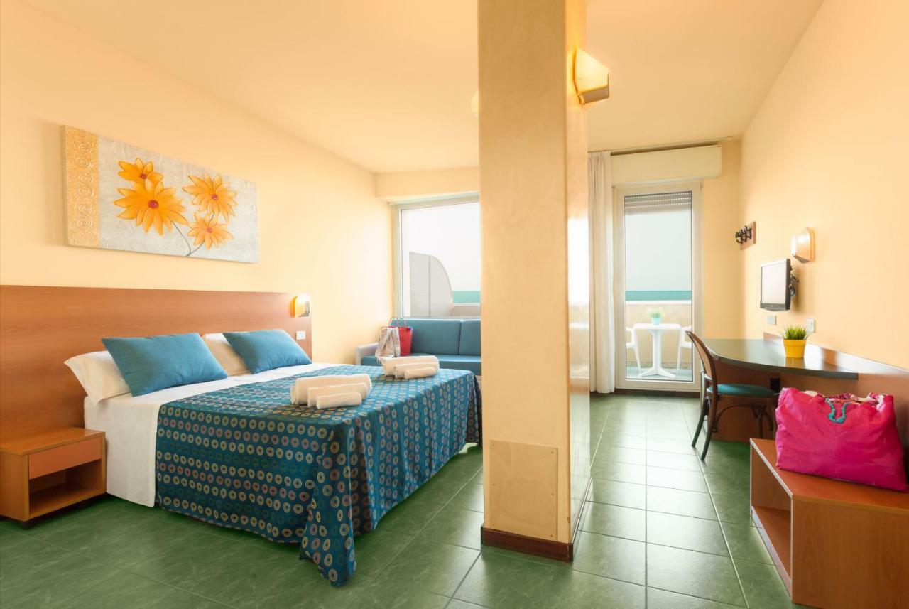 Hotel Atlantic Vista Mare 페자로 외부 사진