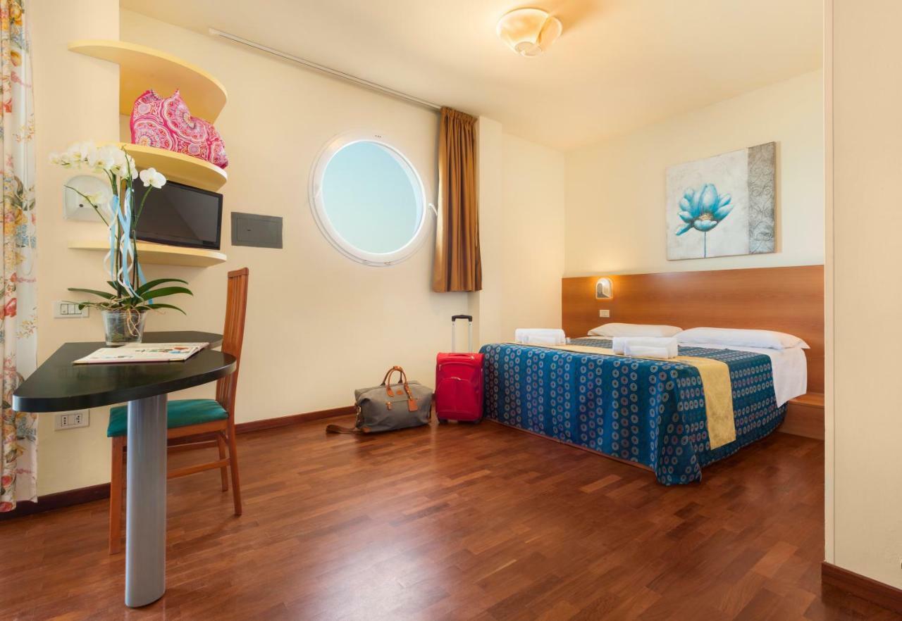 Hotel Atlantic Vista Mare 페자로 외부 사진