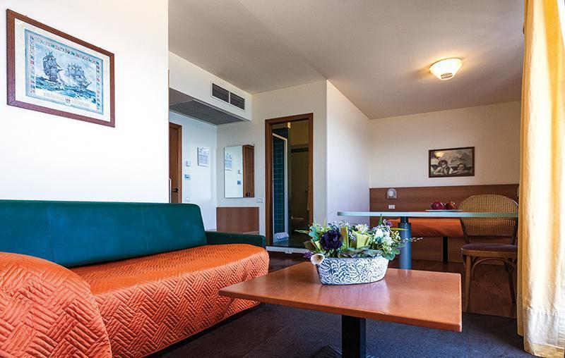 Hotel Atlantic Vista Mare 페자로 외부 사진