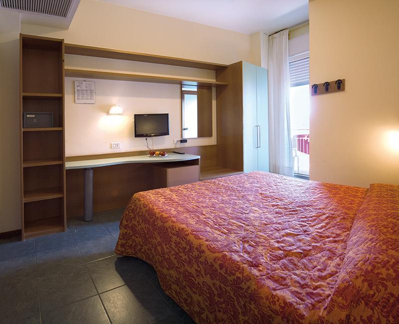 Hotel Atlantic Vista Mare 페자로 외부 사진